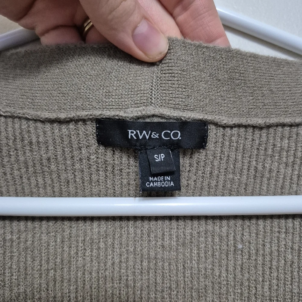 RW&CO. Women's Preppy Minimalist Neutral Brown Ribbed V-Neck Cardigan Size S - Picture 4 of 5